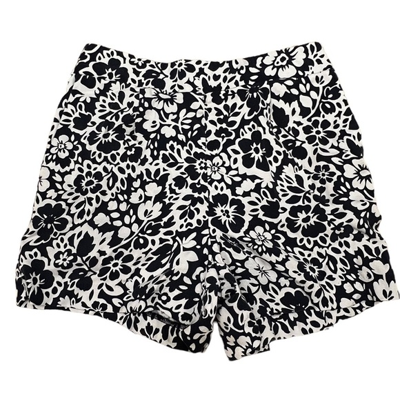 ANN Taylor LOFT Outlet  Women’s Navy & White Floral  Shorts, Size 2 - Picture 1 of 7